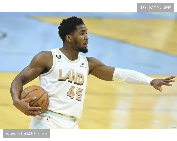 米切尔谈球迷冲场:满脑子是浪费领先的怒火 米切尔谈球迷冲场:满脑子是浪费领先的怒火